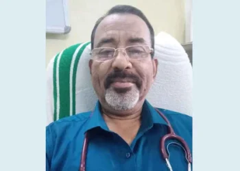 രോഗിയെ പരിശോധിക്കുന്നതിനിടെ ഡോക്ടർ കുഴഞ്ഞു വീണ് മരിച്ചു
