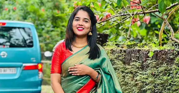അപകടകരമായ രീതിയിൽ കാർ നിർത്തിയിട്ടു, വാഹനം ഓടിച്ചത് മദ്യപിച്ച്; ഹെലൻ ഓഫ് സ്പാർട്ടയ്ക്കെതിരെ കേസ്