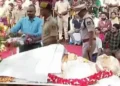 ഇനിയില്ല, പാട്ടിന്റെ തേനും വയമ്പും…; ജാനകിയമ്മയ്ക്ക് കണ്ണീരോടെ വിട