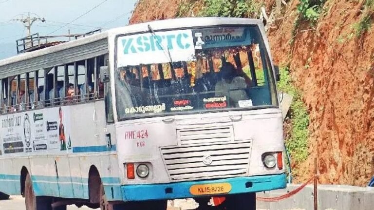 ഡ്യൂട്ടിക്കിടെ വനിതാ കണ്ടക്ടർ ഇറങ്ങിപ്പോയ സംഭവം: ഭർത്താവിന്റെ ആരോഗ്യനില വഷളായതിനാലെന്ന് വിശദീകരണം