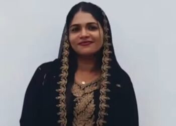 വീടിന്റെ സ്റ്റെയര്‍കേസില്‍ തൂങ്ങിയ നിലയില്‍, രക്തം വാര്‍ന്നൊഴുകി യുവതിയുടെ മൃതദേഹം; കൊലപാതകമെന്ന് കുടുംബം