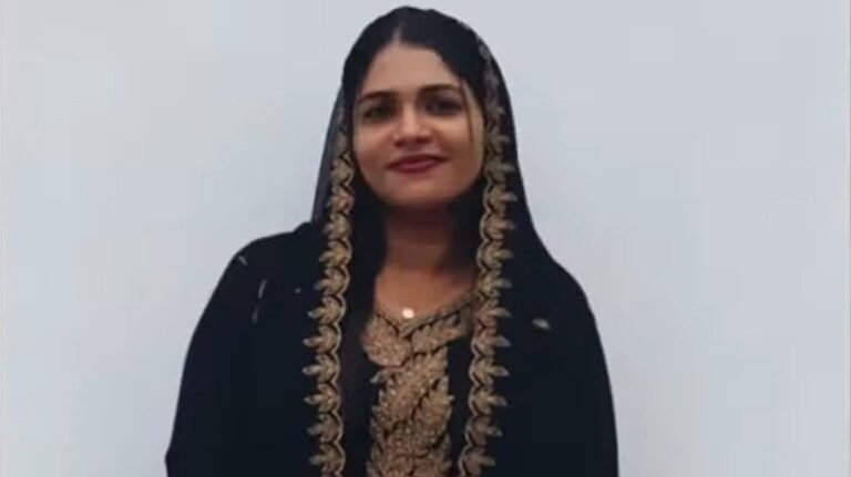 വീടിന്റെ സ്റ്റെയര്‍കേസില്‍ തൂങ്ങിയ നിലയില്‍, രക്തം വാര്‍ന്നൊഴുകി യുവതിയുടെ മൃതദേഹം; കൊലപാതകമെന്ന് കുടുംബം