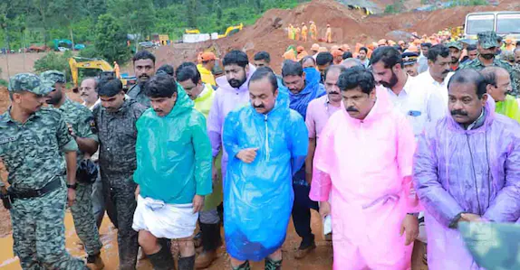 മണ്ണിടിച്ചിൽ ദുരന്തമേഖലയിൽ മുഖ്യമന്ത്രി; ദുരിതാശ്വാസ ക്യാംപിൽ സന്ദർശനം നടത്തുന്നു