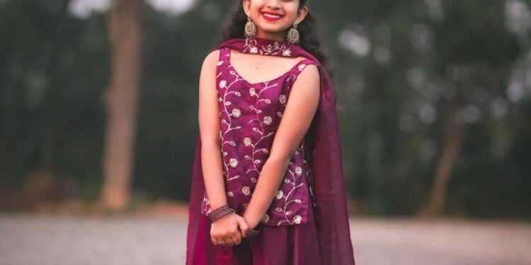 116 ചെയിൻ സ്റ്റിച്ചുകൾ ഒരു മിനിറ്റിൽ; വയനാട്ടിലെ ശിവന്യയ്ക്ക് ഇന്റർനാഷണൽ ബുക്ക് ഓഫ് റെക്കോർഡ്